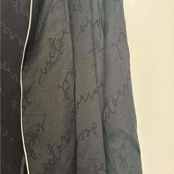 Victoria’s Secret Chic Black Women's Wrap Sleepwear with Light Pink Piping - Picture 2 of 4